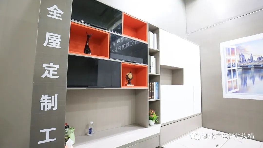 143437121.jpg jbh4.jpg